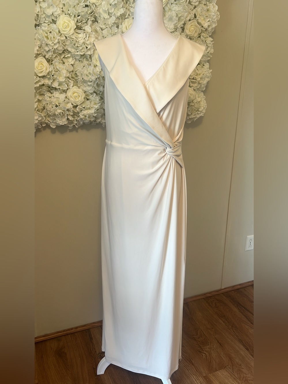 Lauren Ralph Lauren Cream Jersey Off-the-Shoulder Gown - Picture 4 of 12